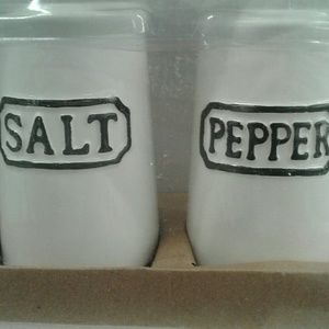 FARMHOUSE FRENCH CHIC SALT & PEPPER Celler